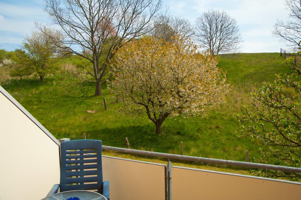 Ferien Unterm Reetdach In Gohren Hotel Goehren  Kültér fotó