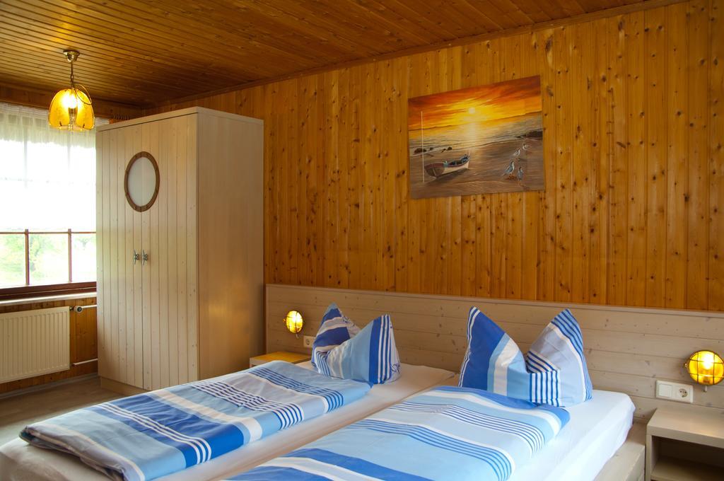 Ferien Unterm Reetdach In Gohren Hotel Goehren  Kültér fotó