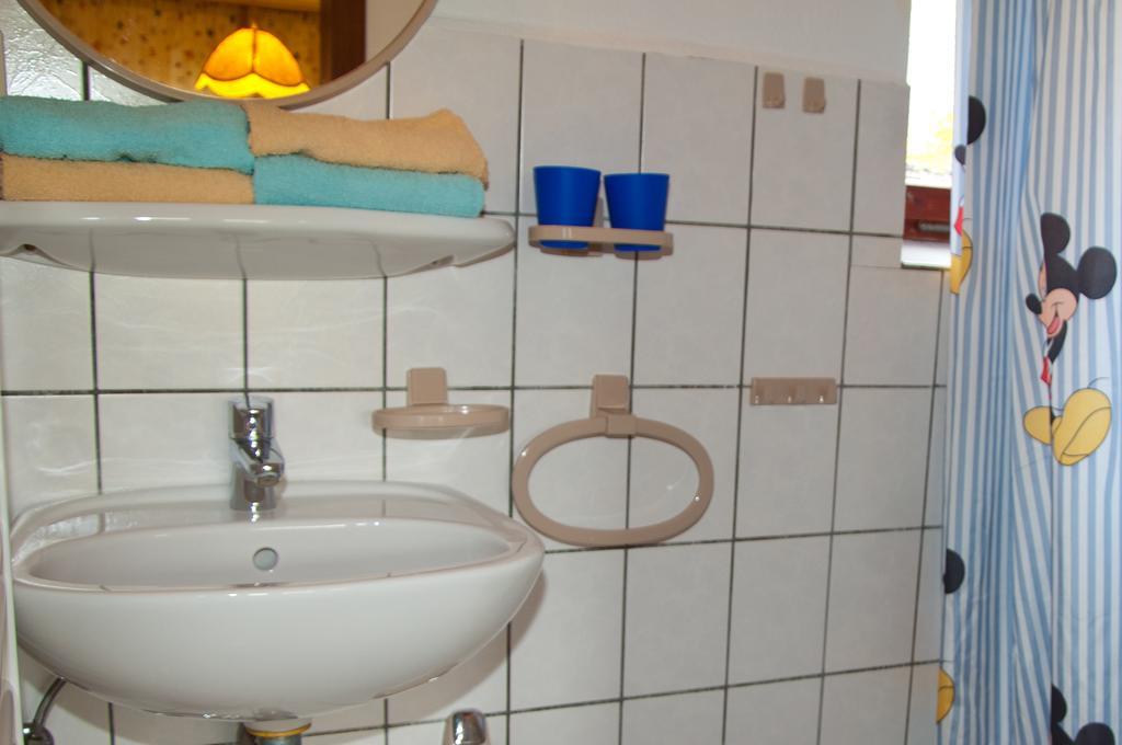 Ferien Unterm Reetdach In Gohren Hotel Goehren  Kültér fotó