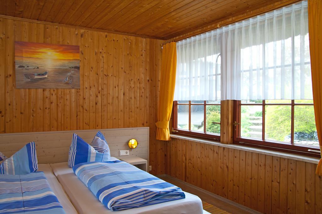Ferien Unterm Reetdach In Gohren Hotel Goehren  Kültér fotó