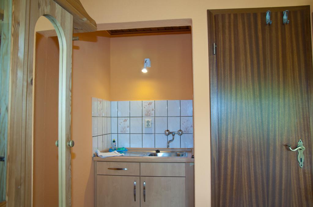 Ferien Unterm Reetdach In Gohren Hotel Goehren  Kültér fotó