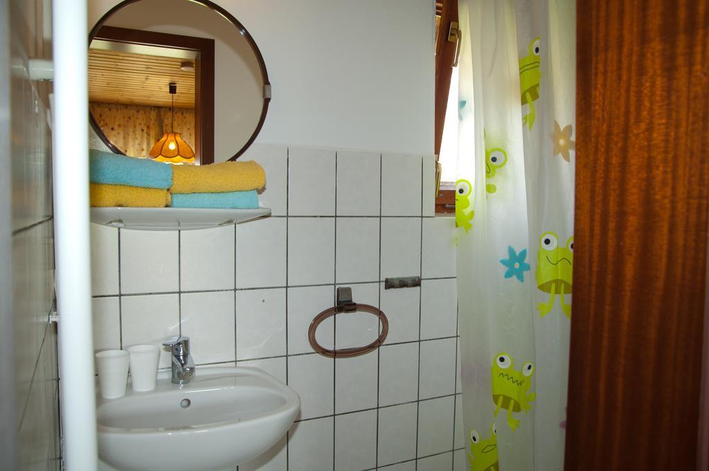 Ferien Unterm Reetdach In Gohren Hotel Goehren  Kültér fotó