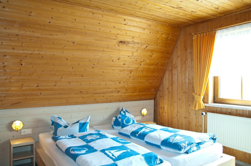 Ferien Unterm Reetdach In Gohren Hotel Goehren  Kültér fotó