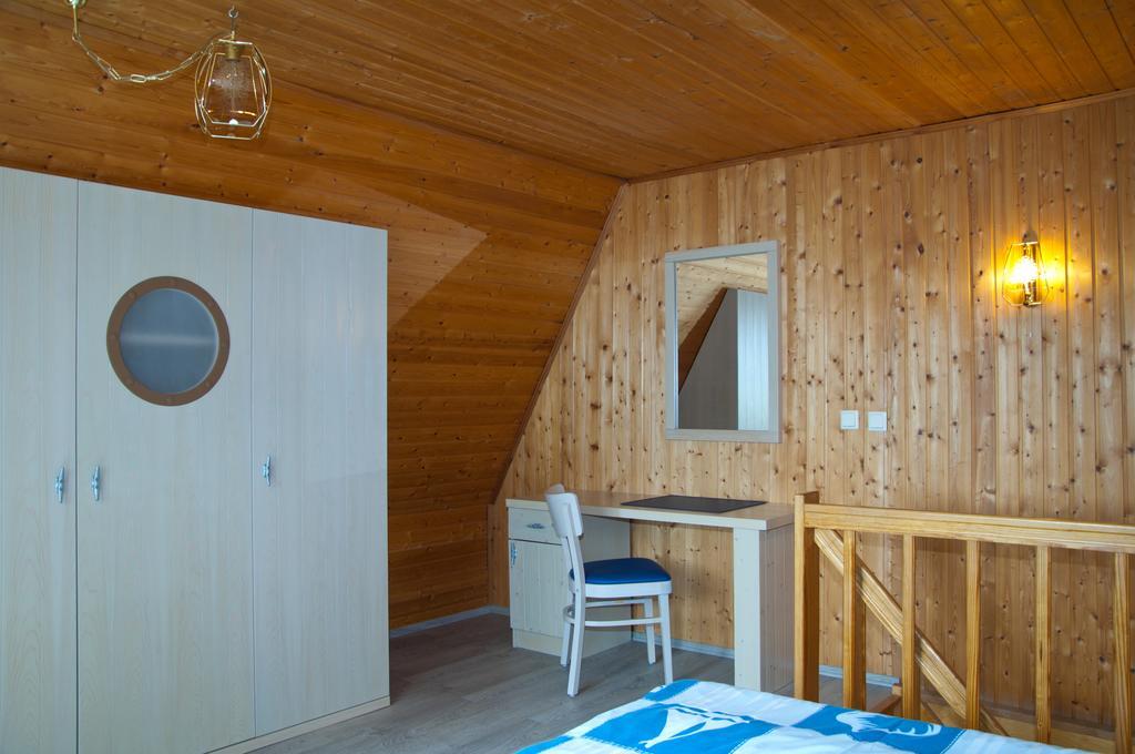 Ferien Unterm Reetdach In Gohren Hotel Goehren  Kültér fotó